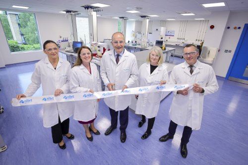アイルランドの国立バイオプロセッシング研究研修所（NIBRT）ダブリンにある先進治療施設の拡張工事の完了を発表